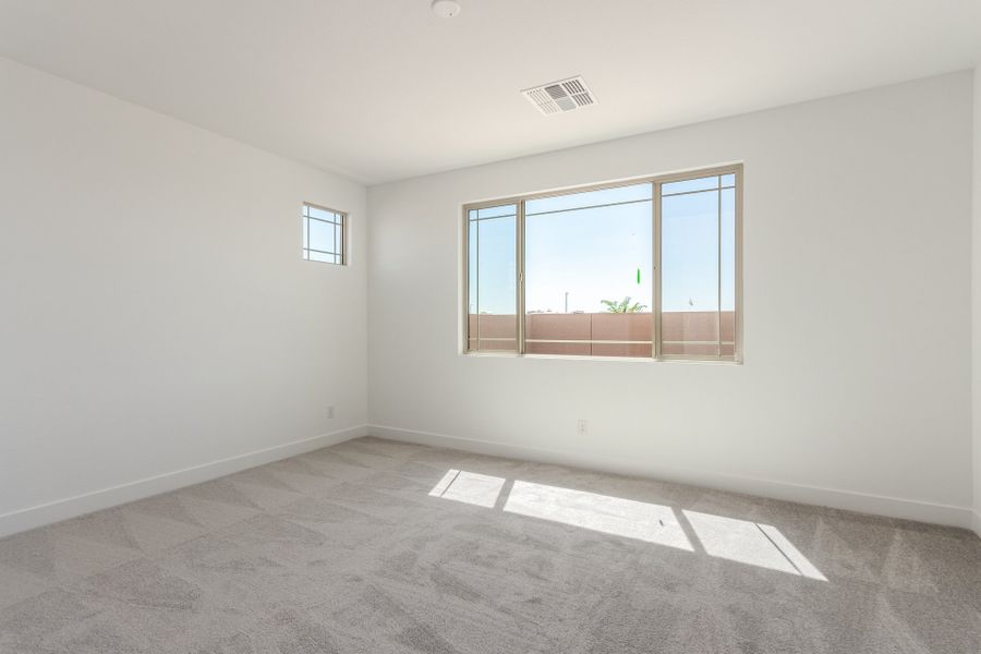 Spacious, unfurnished interior of a new home in Hawes Crossing, Mesa (Image 18).