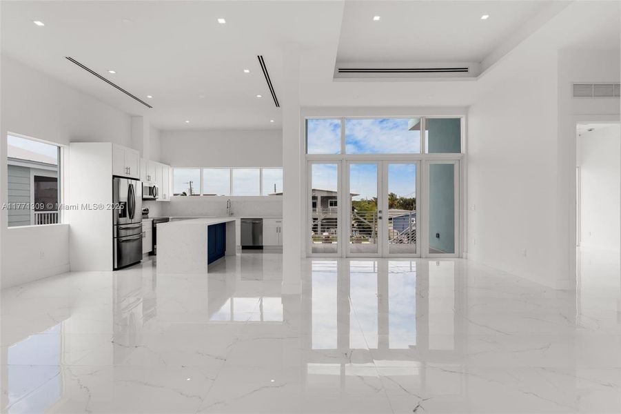 Spacious, unfurnished interior of a new home in , Key Largo (Image 46).