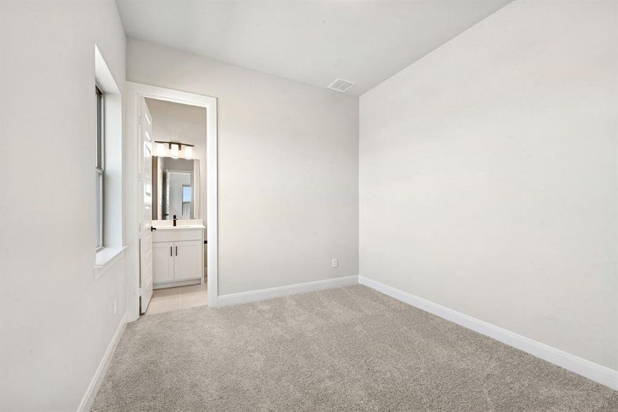 Spacious, unfurnished interior of a new home in Myrtle Creek, Waxahachie (Image 24). Spacious, unfurnished interior of a new home in Myrtle Creek, Waxahachie (Image 24).