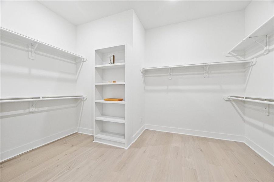 Huge primary walk-in closet w/built ins