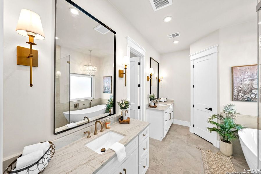 Furnished interior view inside a new home in , Bandera (Image 16).