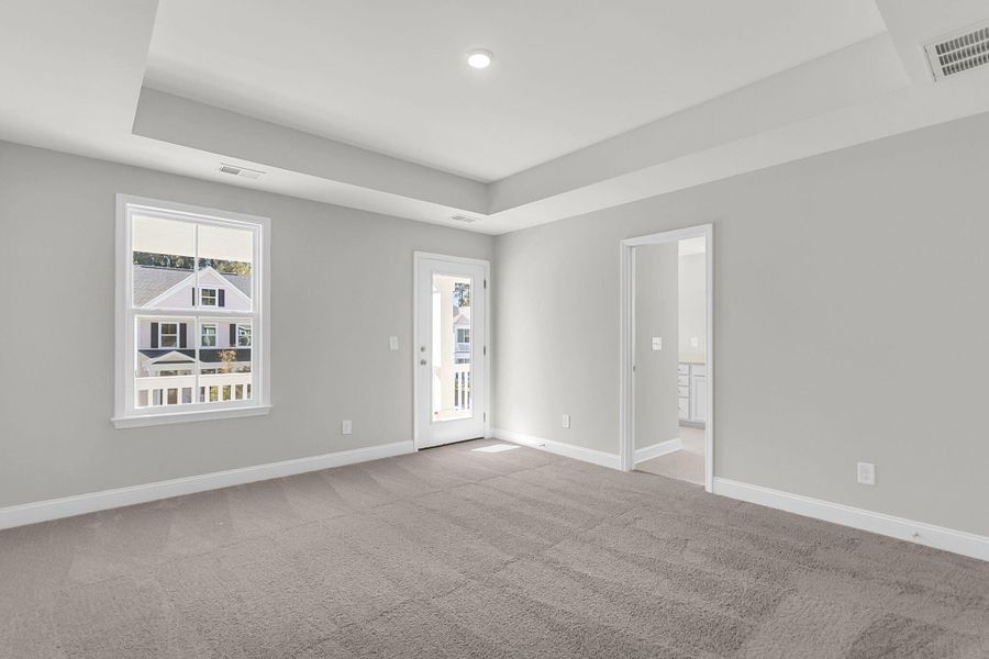 Spacious, unfurnished interior of a new home in Sweetgrass Station, Summerville (Image 26).