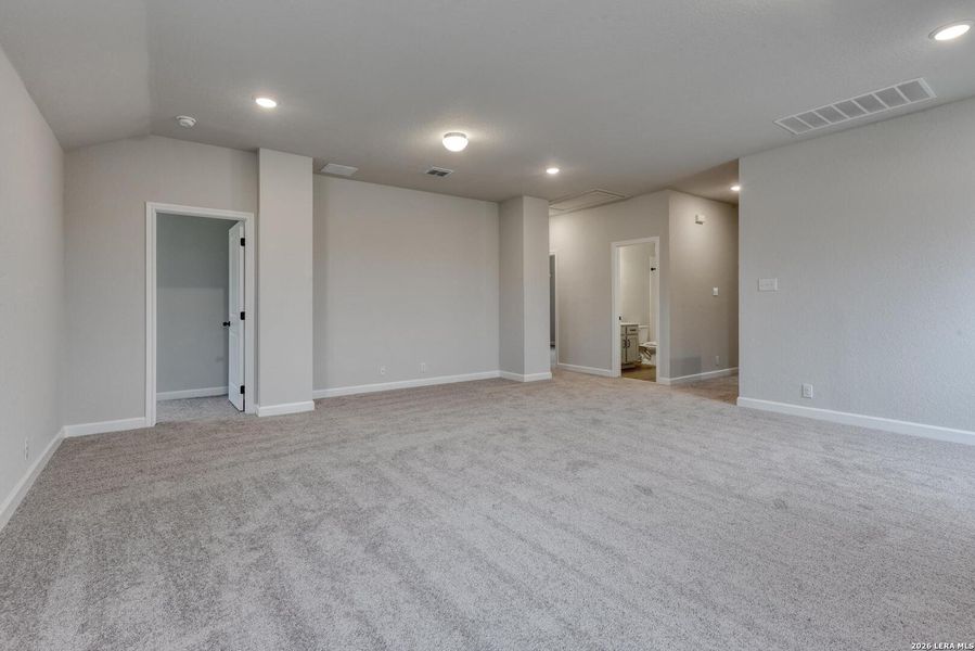 Spacious, unfurnished interior of a new home in Arcadia Ridge, San Antonio (Image 14). Spacious, unfurnished interior of a new home in Arcadia Ridge, San Antonio (Image 14).
