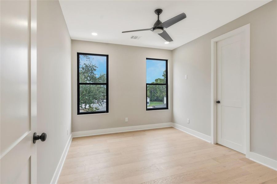 Spacious, unfurnished interior of a new home in , Houston (Image 28).