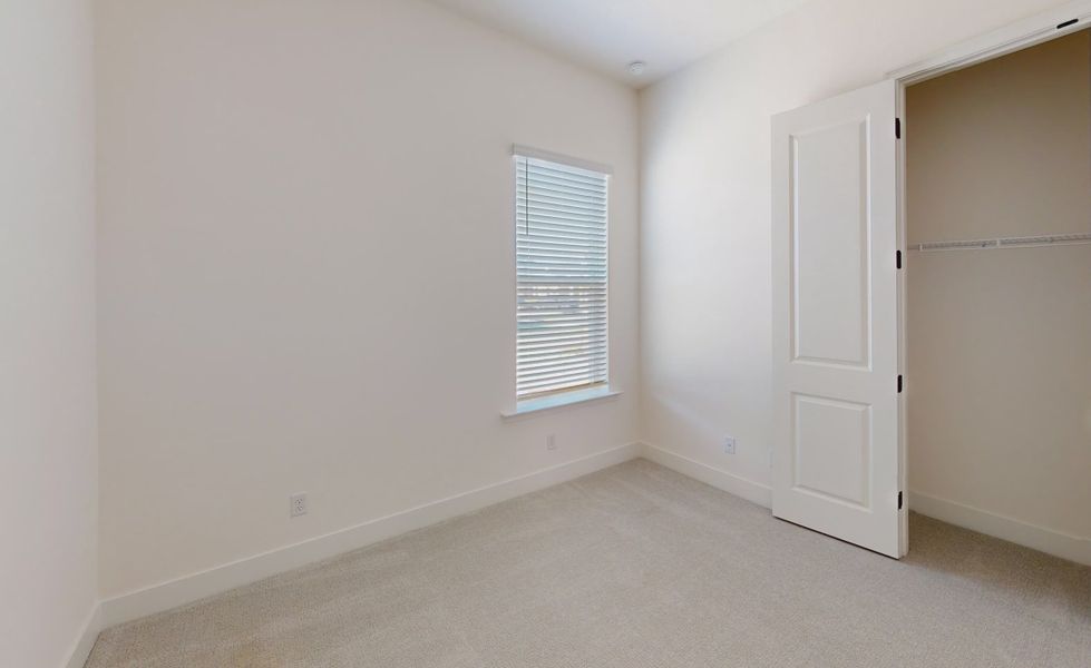 Spacious, unfurnished interior of a new home in Seven Pines, Jacksonville (Image 21).