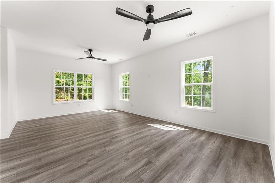Spacious, unfurnished interior of a new home in , Gainesville (Image 12).