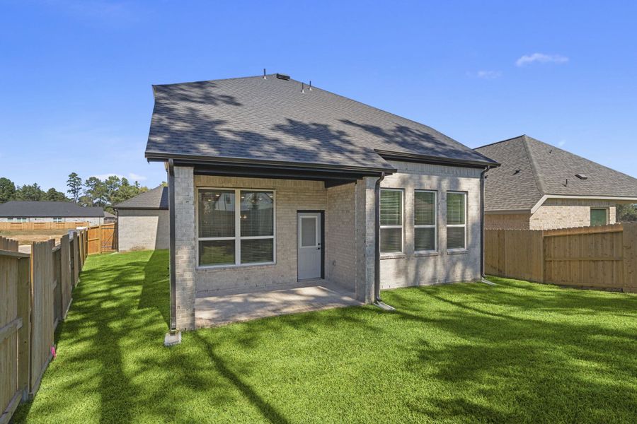 Exterior details and patio area of a home in The Woodlands Hills, Willis (Image 3).