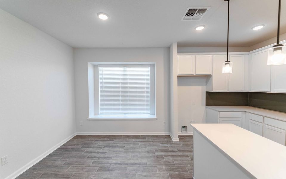 Spacious, unfurnished interior of a new home in Arcadia Ridge, San Antonio (Image 14).