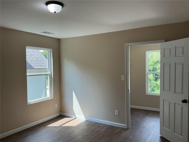 Spacious, unfurnished interior of a new home in , Gainesville (Image 10).
