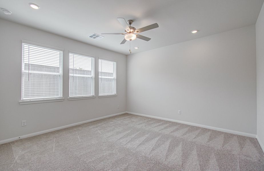 Spacious, unfurnished interior of a new home in Aldine Pines, Houston (Image 30).