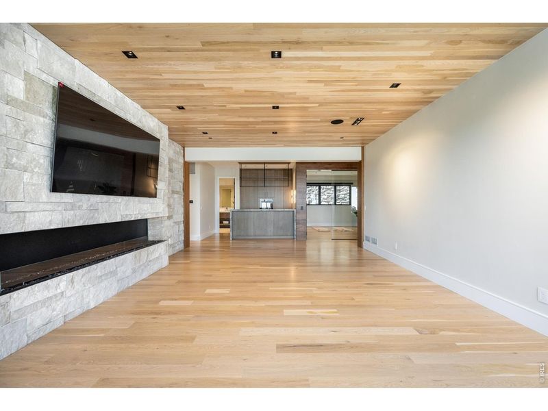 Spacious, unfurnished interior of a new home in , Boulder (Image 24).