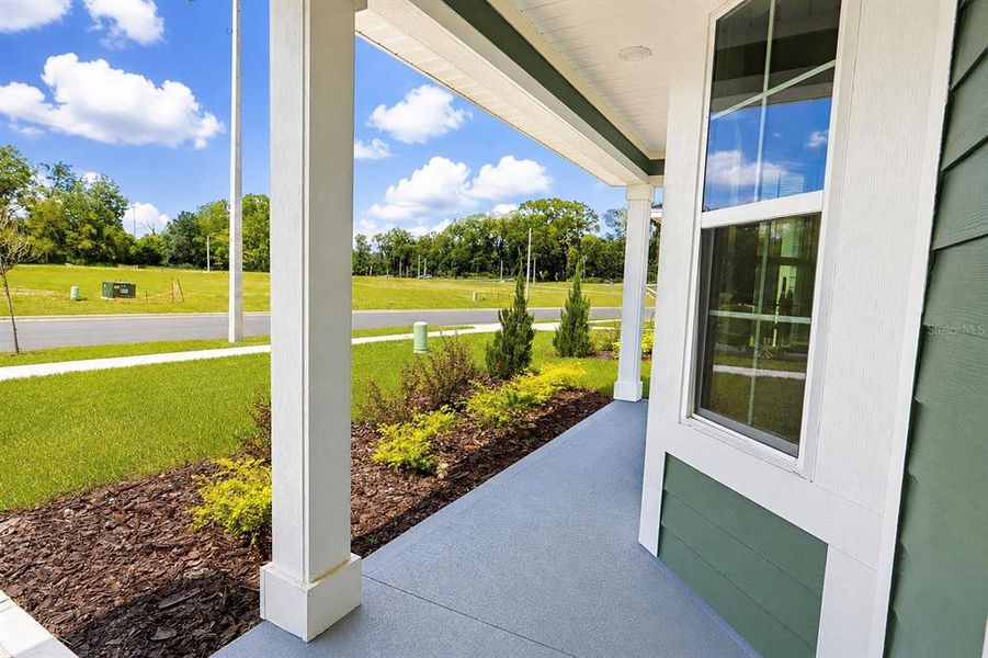 Exterior details and patio area of a home in Kirkland Farms, Alachua (Image 3).