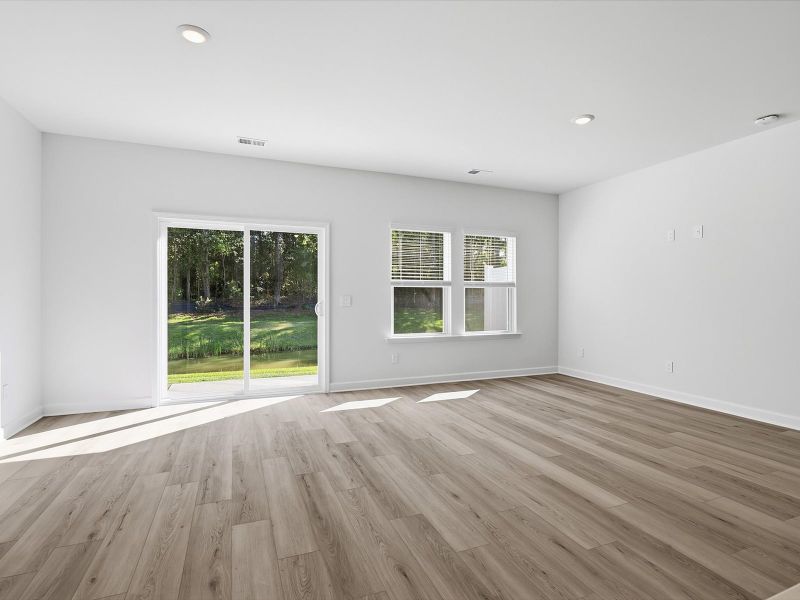 Spacious, unfurnished interior of a new home in Courts at Brook Run, Moncks Corner (Image 11).
