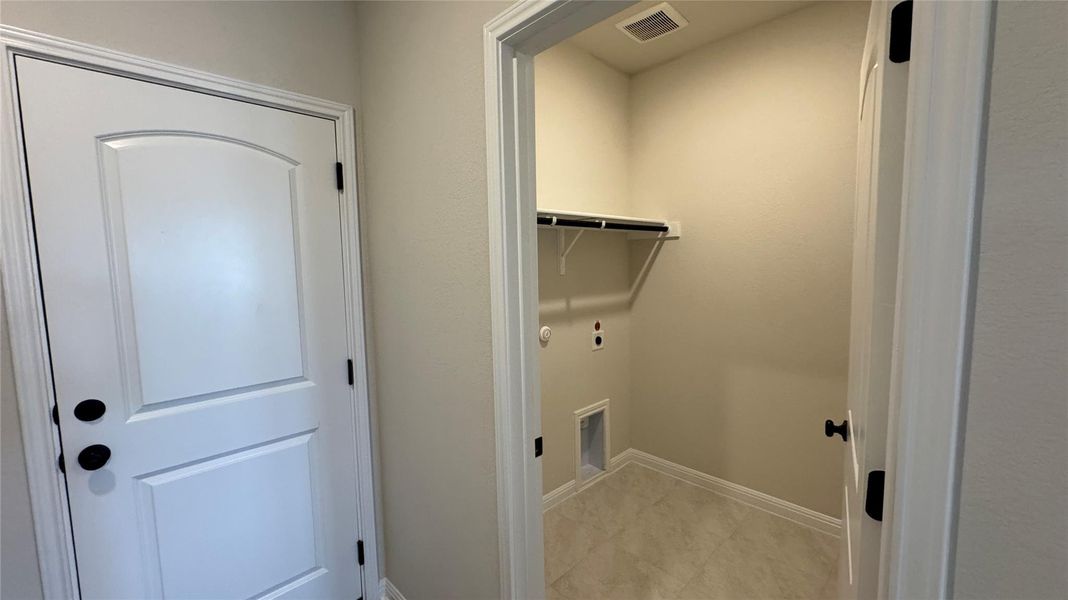 Spacious, unfurnished interior of a new home in Cannon Ranch 40s, Dripping Springs (Image 28). Spacious, unfurnished interior of a new home in Cannon Ranch 40s, Dripping Springs (Image 28).