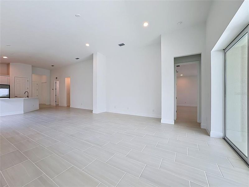 Spacious, unfurnished interior of a new home in Watercolor Place, Bradenton (Image 58). Spacious, unfurnished interior of a new home in Watercolor Place, Bradenton (Image 58).