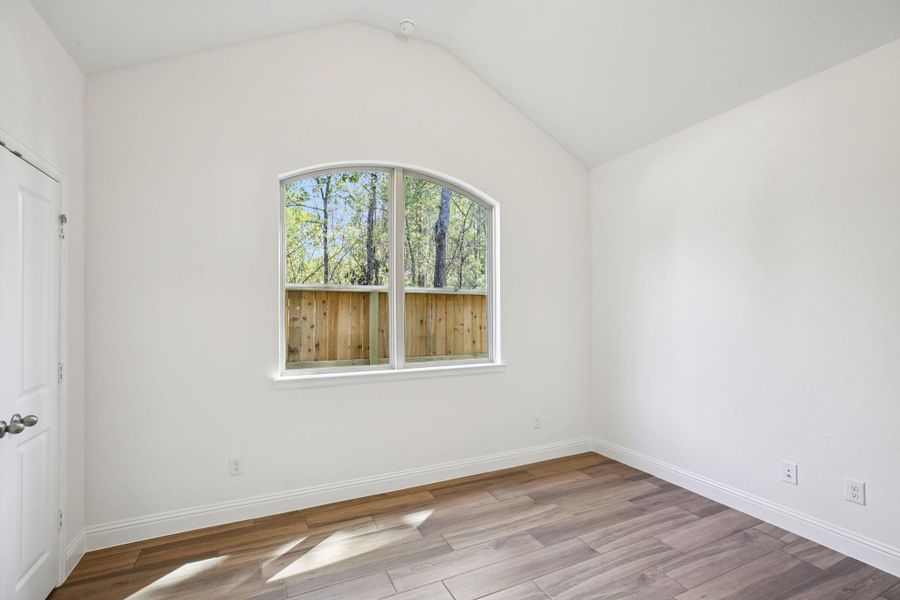 Spacious, unfurnished interior of a new home in Evergreen 40', Conroe (Image 25).