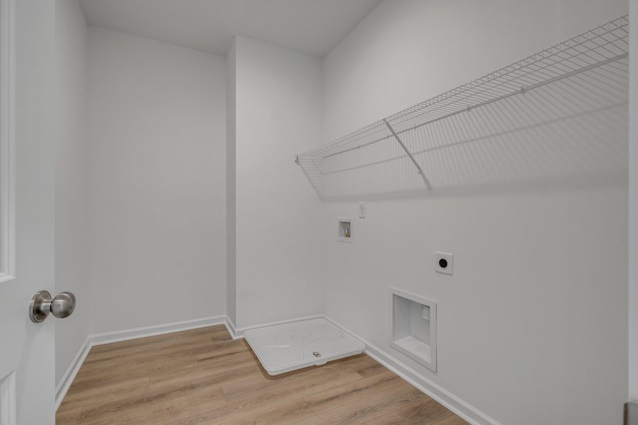 Spacious, unfurnished interior of a new home in Stratford Station, Lebanon (Image 24).