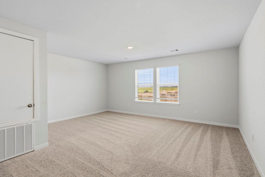 Spacious, unfurnished interior of a new home in Sunterra Lakes, Brookshire (Image 12).