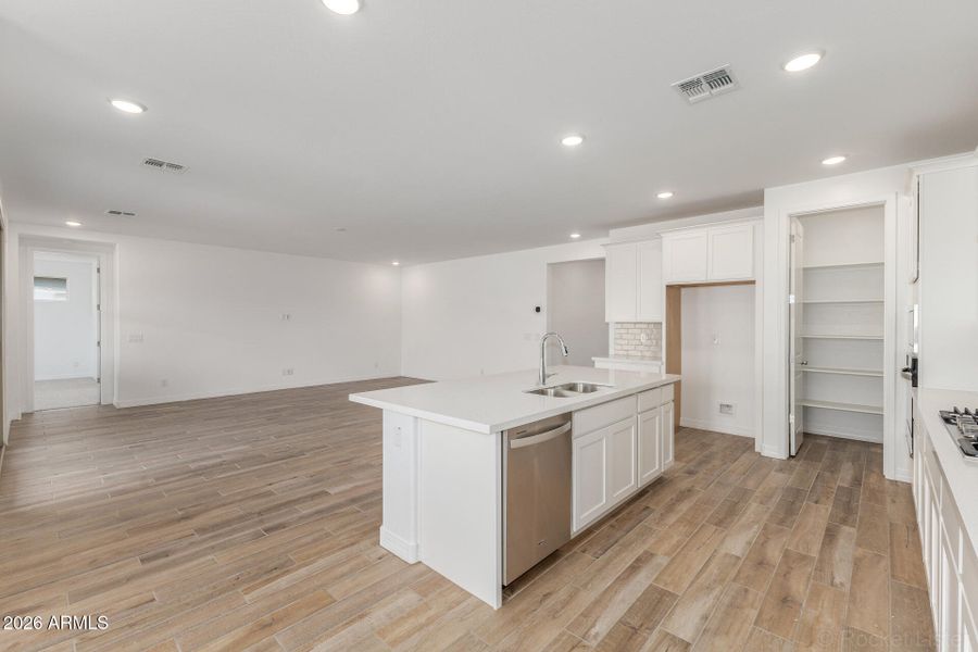 PHX_TV_Lot2013_Apple_17458_Kitchen (2)