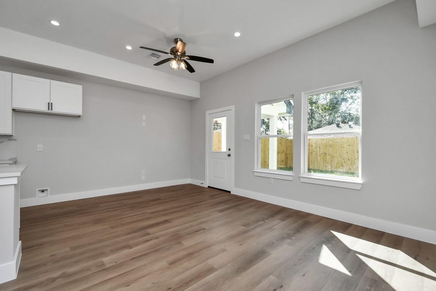 Spacious, unfurnished interior of a new home in , Houston (Image 15).