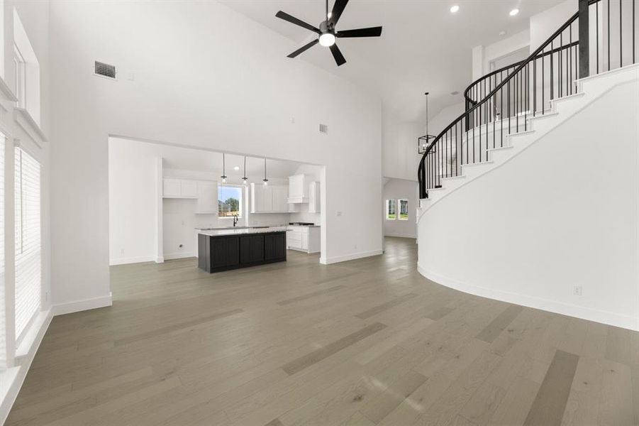 Spacious, unfurnished interior of a new home in Woodcreek, Rockwall (Image 27).