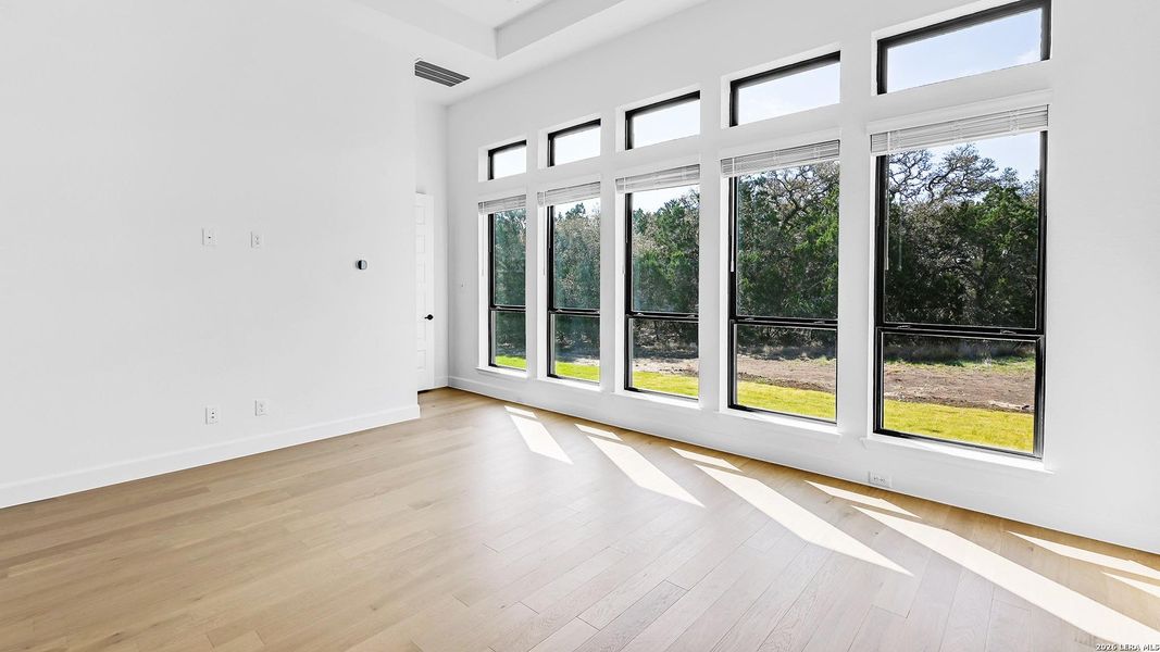 Spacious, unfurnished interior of a new home in Thornebrook, Bulverde (Image 23).
