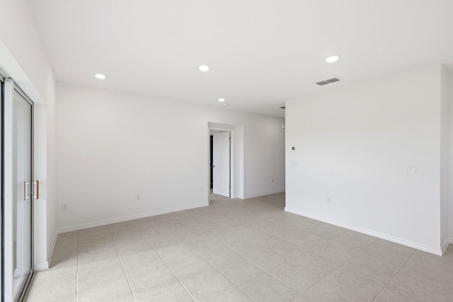 Spacious, unfurnished interior of a new home in Highfield at Twisted Oaks, Wildwood (Image 11).