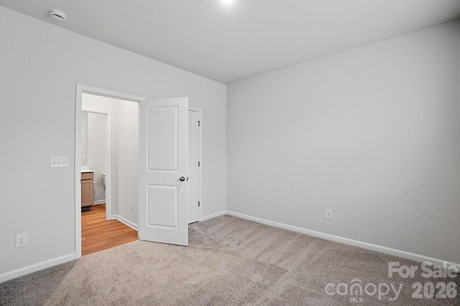 Spacious, unfurnished interior of a new home in Waxhaw Landing, Monroe (Image 21).