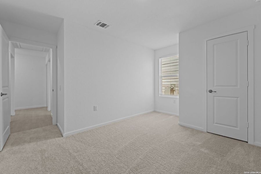 Spacious, unfurnished interior of a new home in Valle Sol, San Antonio (Image 10).