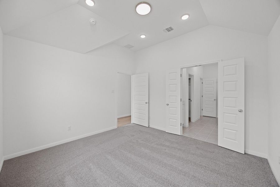 Spacious, unfurnished interior of a new home in Trinity Ranch, Elgin (Image 27).