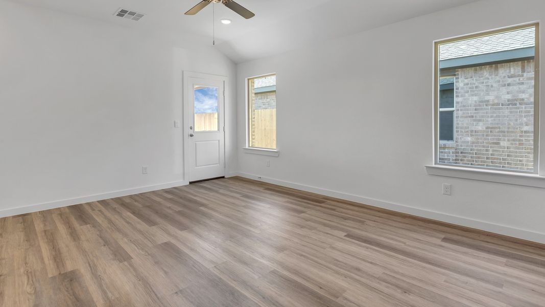 Spacious, unfurnished interior of a new home in Terra Vista, Lubbock (Image 13).