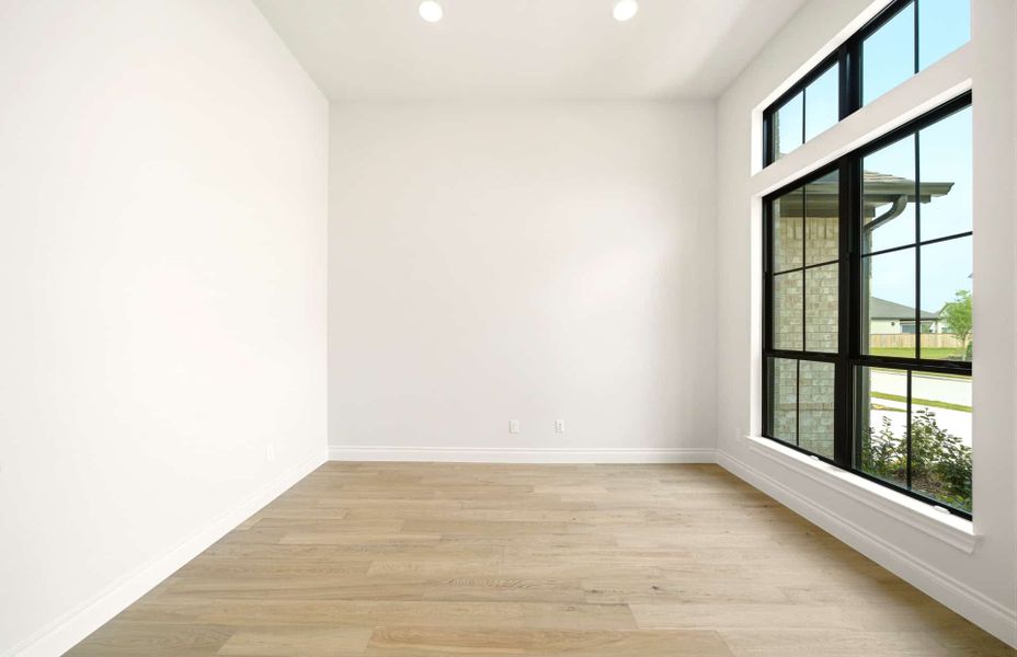 Spacious, unfurnished interior of a new home in Bridgeland 60′, Cypress (Image 23).