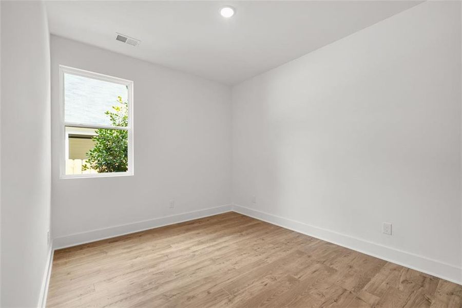 Spacious, unfurnished interior of a new home in , Atlanta (Image 27).