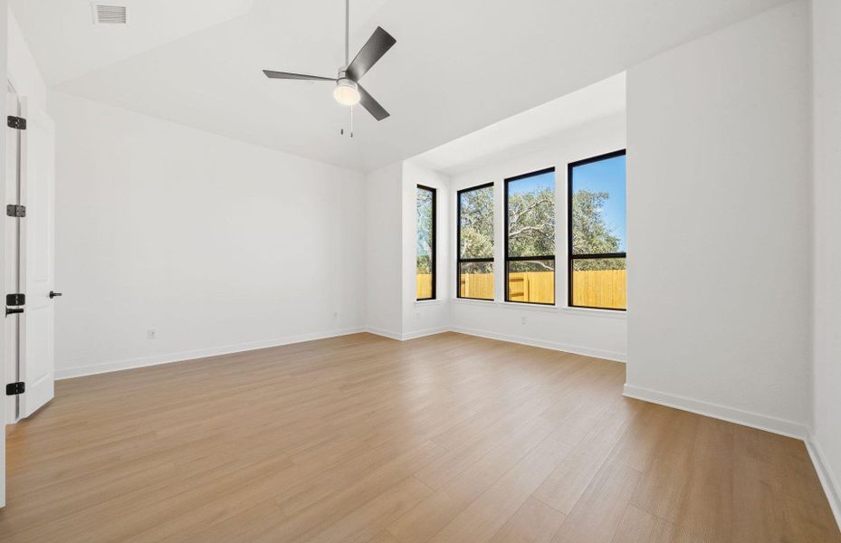 Spacious, unfurnished interior of a new home in 6 Creeks, Kyle (Image 14).