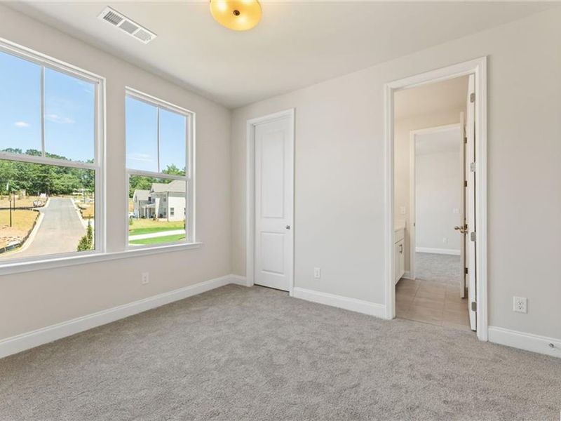 Spacious, unfurnished interior of a new home in Melody Lakeside Estates, Buford (Image 8).