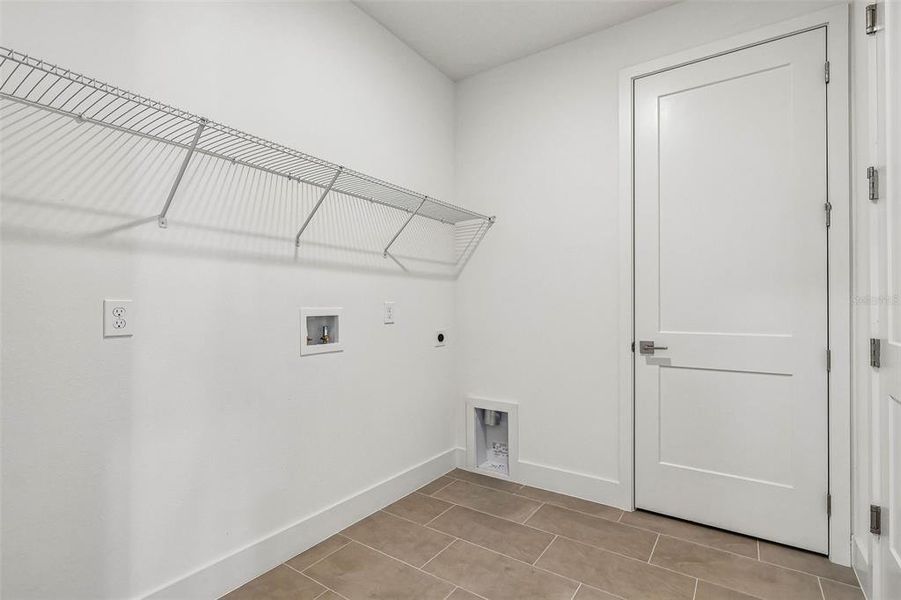 Spacious, unfurnished interior of a new home in Lakeside at Satilla, St. Cloud (Image 16).