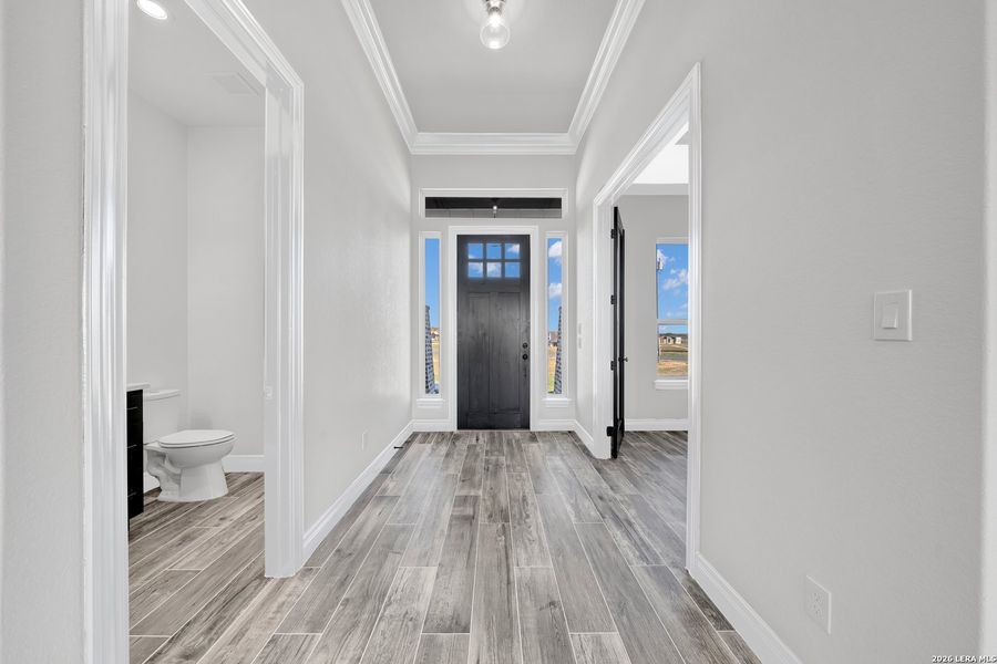 Spacious, unfurnished interior of a new home in , La Vernia (Image 36).