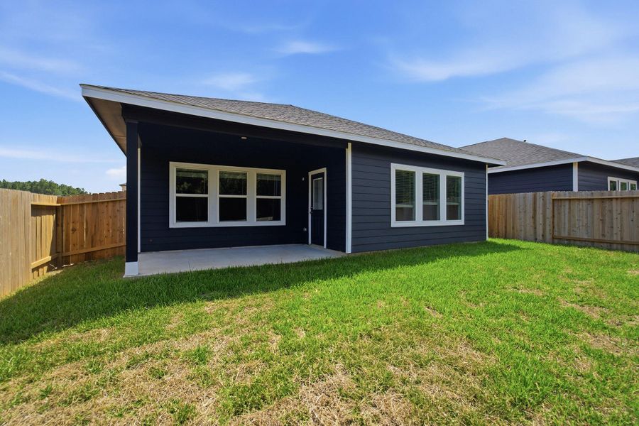 Exterior details and patio area of a home in Magnolia Springs, Montgomery (Image 19).