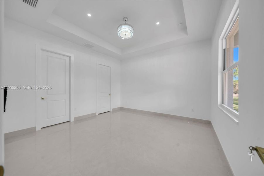 Spacious, unfurnished interior of a new home in , Lehigh Acres (Image 15).