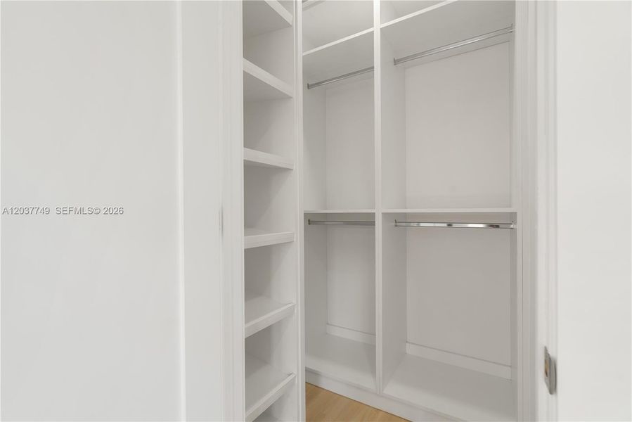 Spacious, unfurnished interior of a new home in , Key Largo (Image 33).