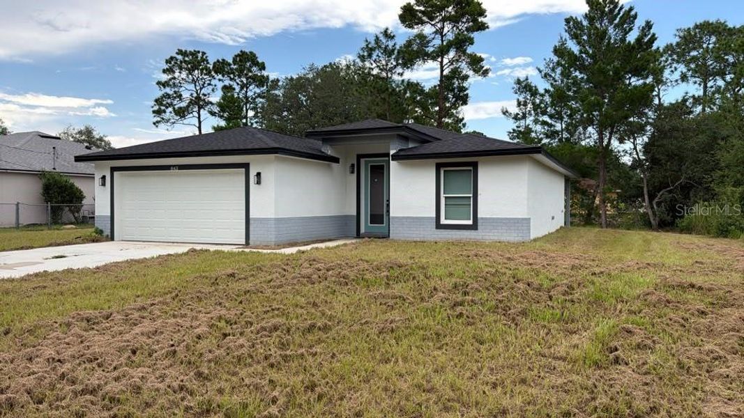 Exterior details and patio area of a home in , Dunnellon (Image 3). Exterior details and patio area of a home in , Dunnellon (Image 3).