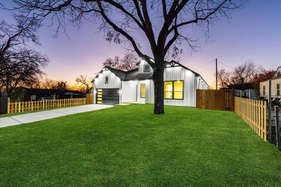 Exterior details and patio area of a home in , Fort Worth (Image 24).