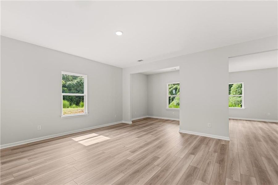 Spacious, unfurnished interior of a new home in Cedar Farms, Winder (Image 15).