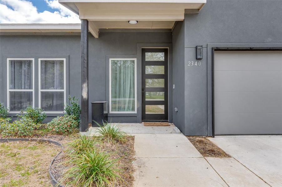 Exterior details and patio area of a home in , Dallas (Image 3).