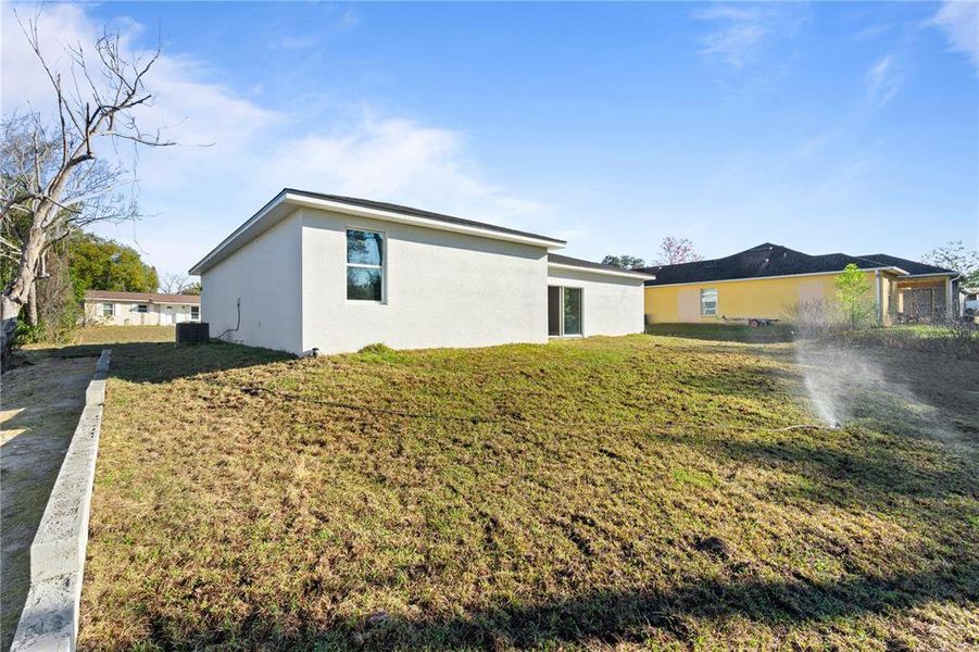 Exterior details and patio area of a home in , Deltona (Image 20).