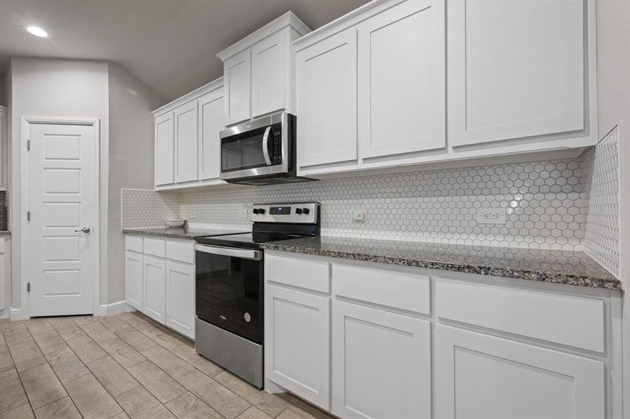 Furnished interior view inside a new home in The Parks of Alvarado, Alvarado (Image 12).