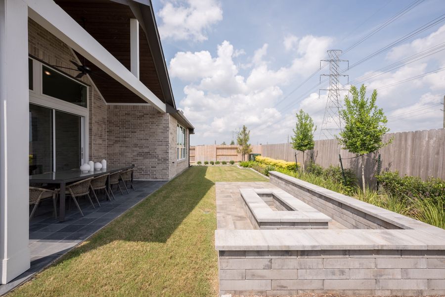Representative exterior details of a home built from the Falcon by Tri Pointe Homes in Tompkins Reserve, Katy (Image 30).