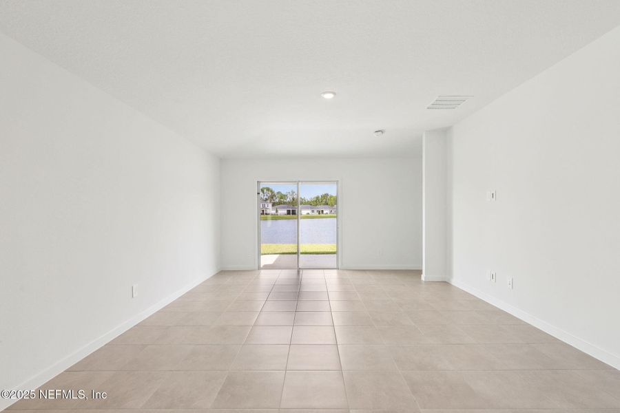 Spacious, unfurnished interior of a new home in Azalea Creek, Jacksonville (Image 32).