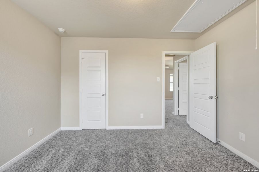 Spacious, unfurnished interior of a new home in Park Place, New Braunfels (Image 32).