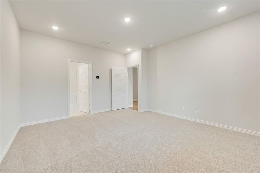 Spacious, unfurnished interior of a new home in Spiritas Ranch, Little Elm (Image 30).